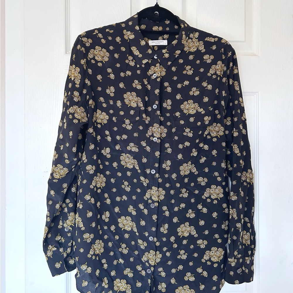 Equipment silk Black and Gold Floral Button-Up blouse-size large